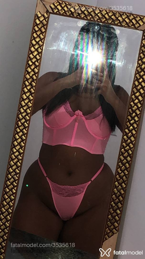 Acompanhante mulher morena (o) de olhos pretos - Bruna Pacheco