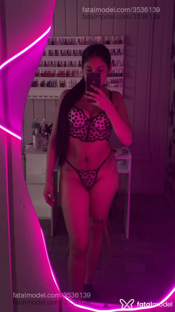 Acompanhante mulher morena (o) de olhos pretos - Lua Silva