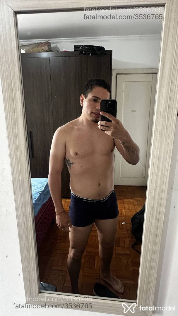 Acompanhante homem morena (o) de olhos castanhos - Gringo