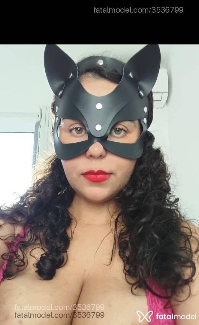 Acompanhante mulher morena (o) de olhos verdes - Jennifer