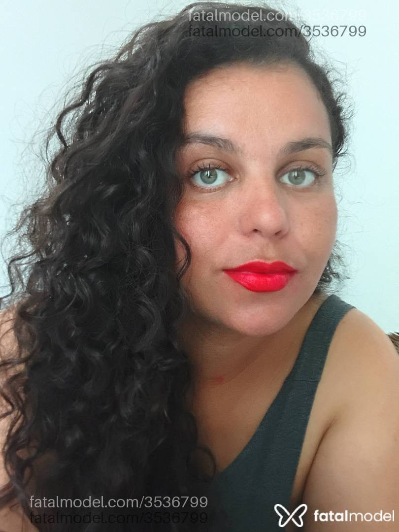 Acompanhante mulher morena (o) de olhos verdes - Jennifer
