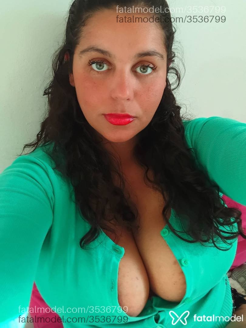 Acompanhante mulher morena (o) de olhos verdes - Jennifer