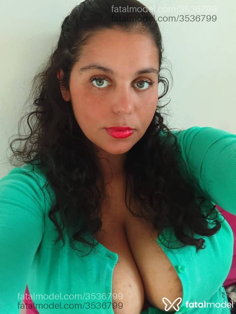 Acompanhante mulher morena (o) de olhos verdes - Jennifer
