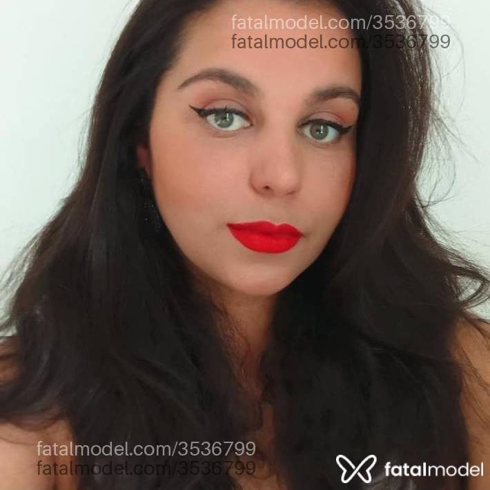 Acompanhante mulher morena (o) de olhos verdes - Jennifer