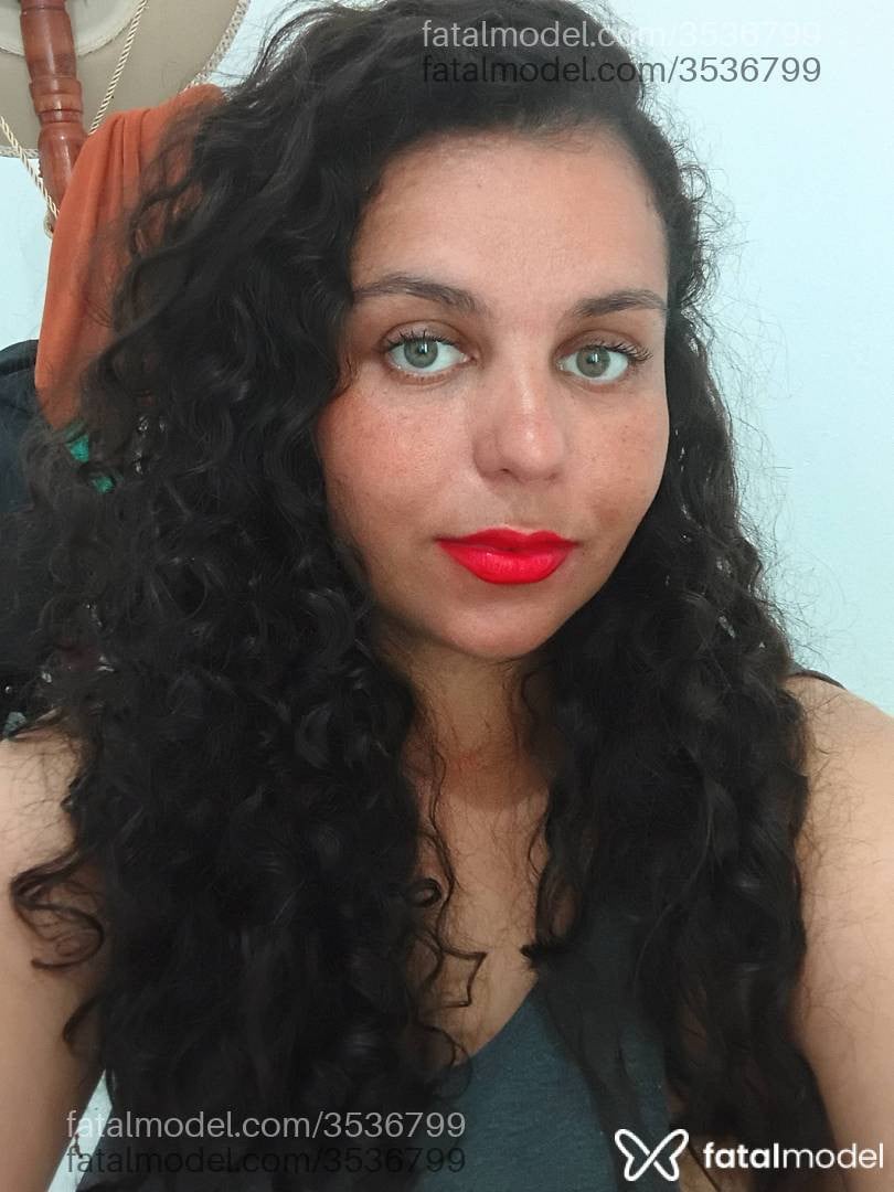 Acompanhante mulher morena (o) de olhos verdes - Jennifer