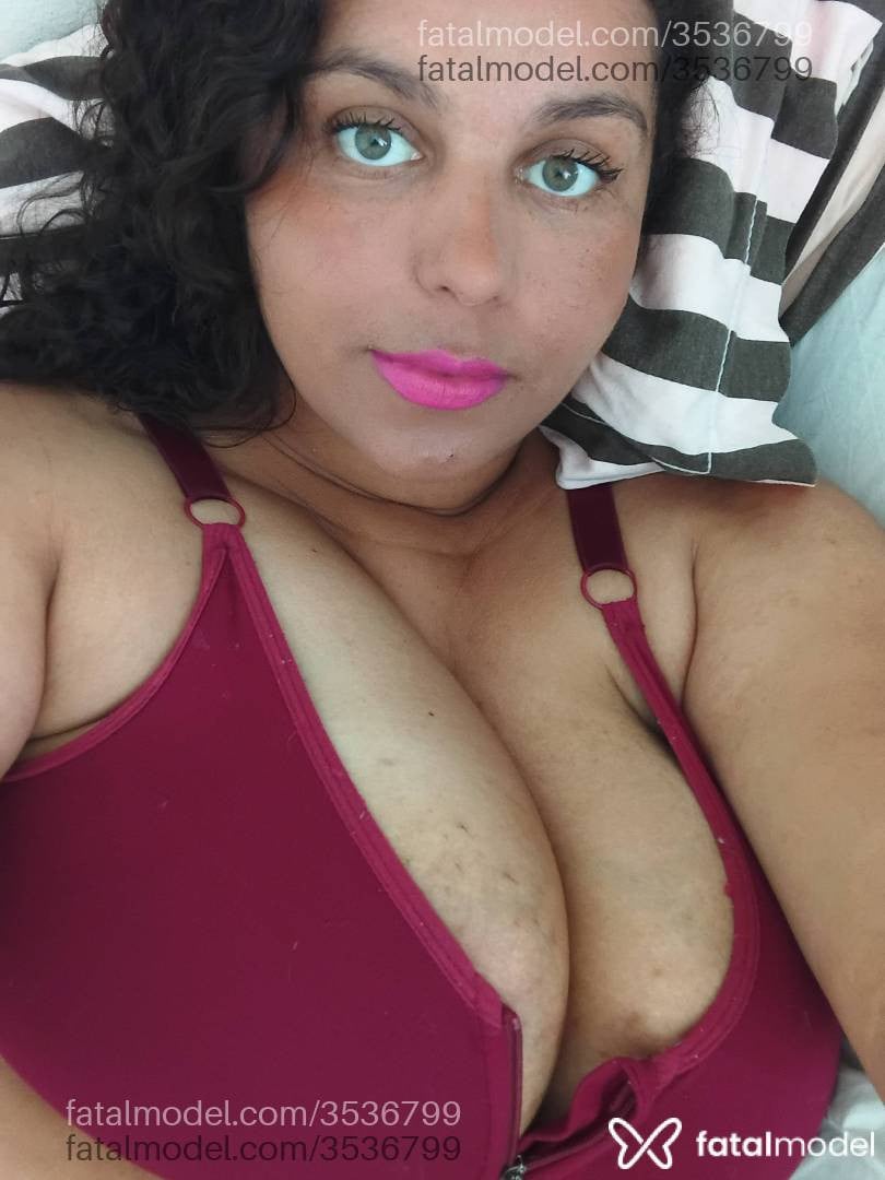 Acompanhante mulher morena (o) de olhos verdes - Jennifer