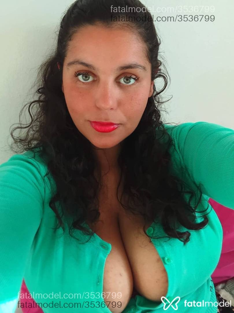 Acompanhante mulher morena (o) de olhos verdes - Jennifer