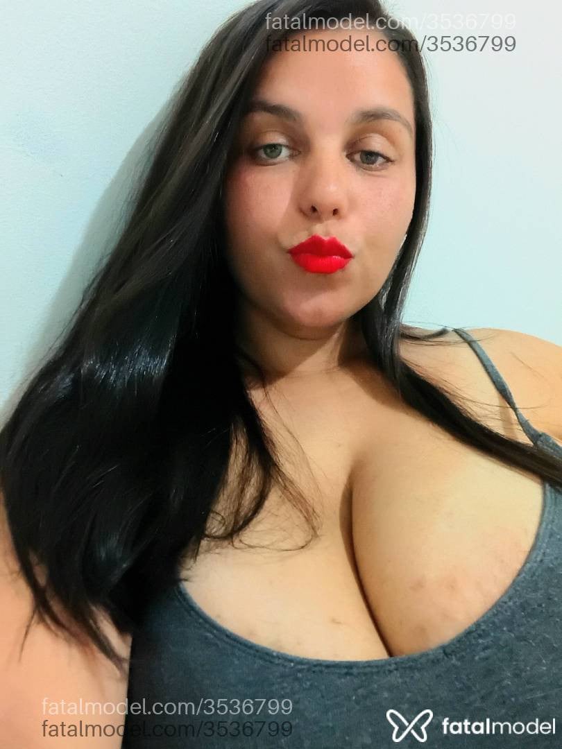 Acompanhante mulher morena (o) de olhos verdes - Jennifer