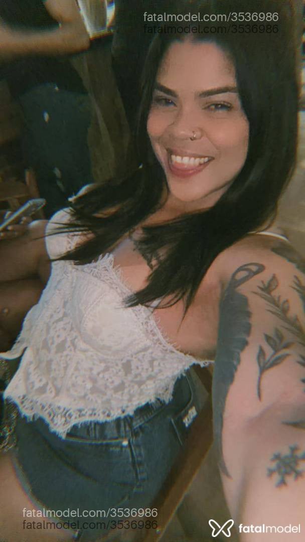 Acompanhante mulher morena (o) de olhos pretos - Seline Muniz