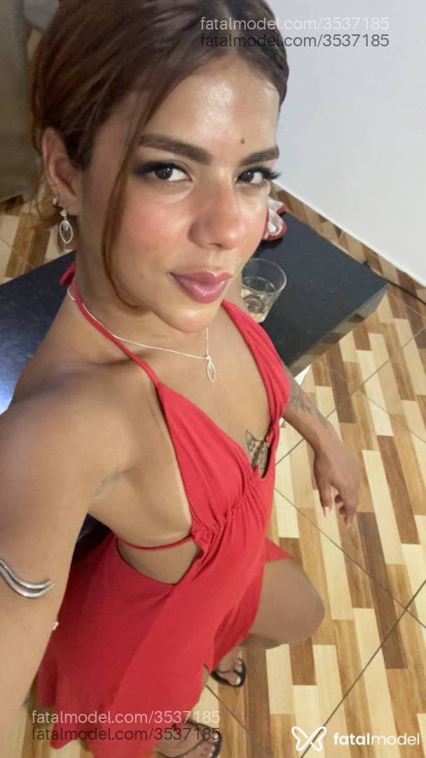 Acompanhante mulher com cabelo castanho de olhos castanhos - Jadee