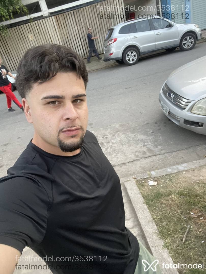 Acompanhante homem com cabelo castanho de olhos castanhos - Gabriel