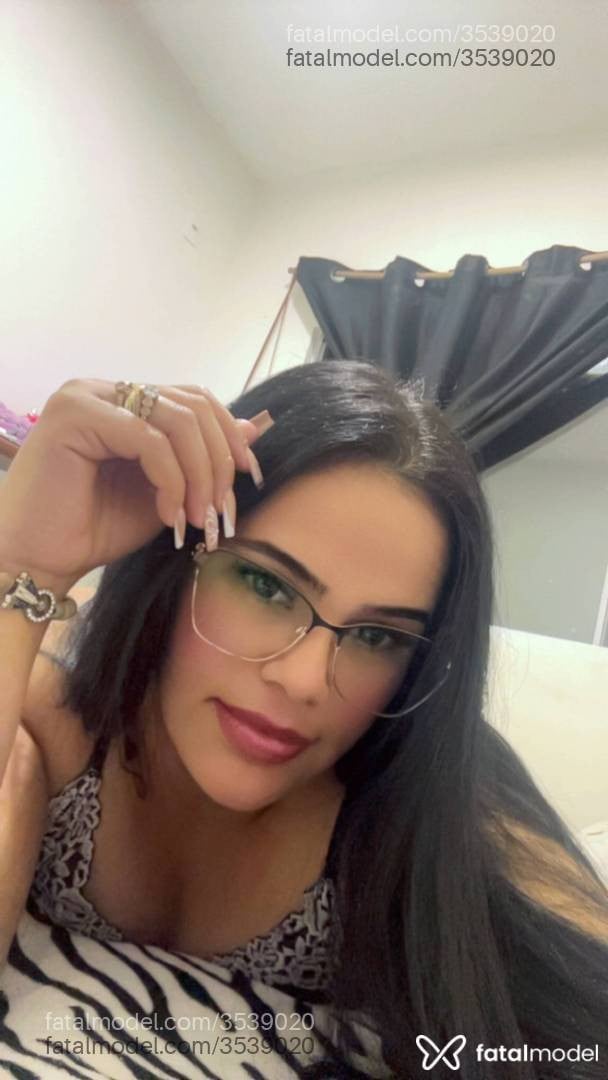 Acompanhante mulher morena (o) de olhos pretos - Patrícia