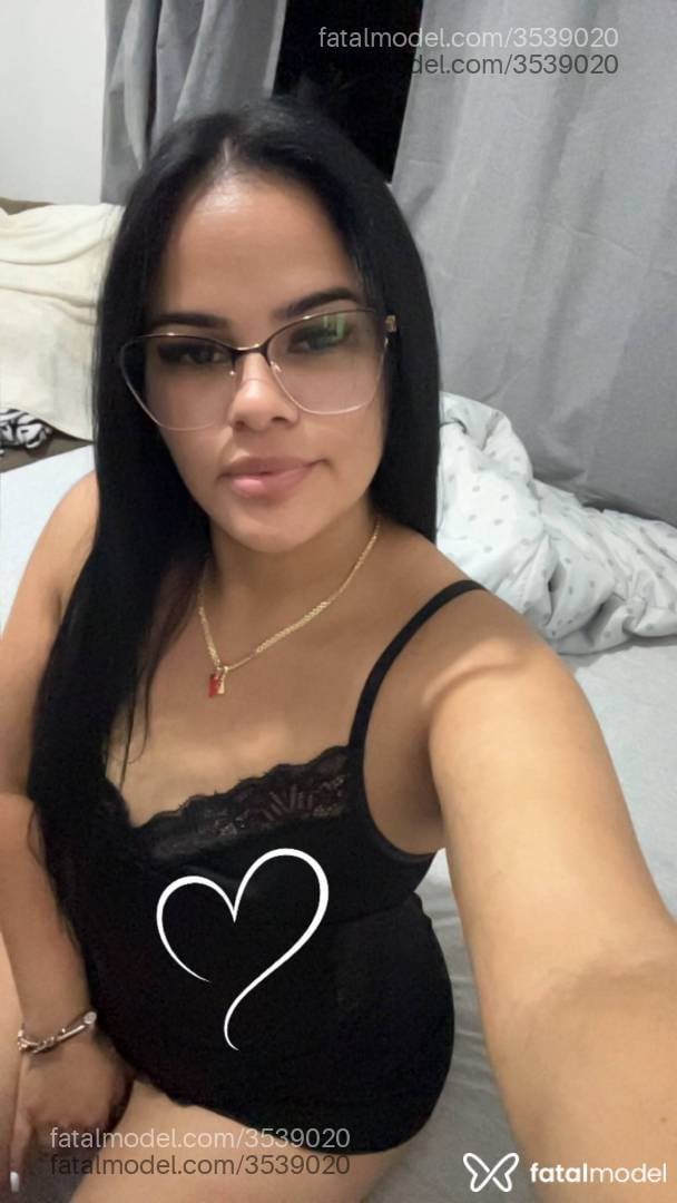 Acompanhante mulher morena (o) de olhos pretos - Patrícia