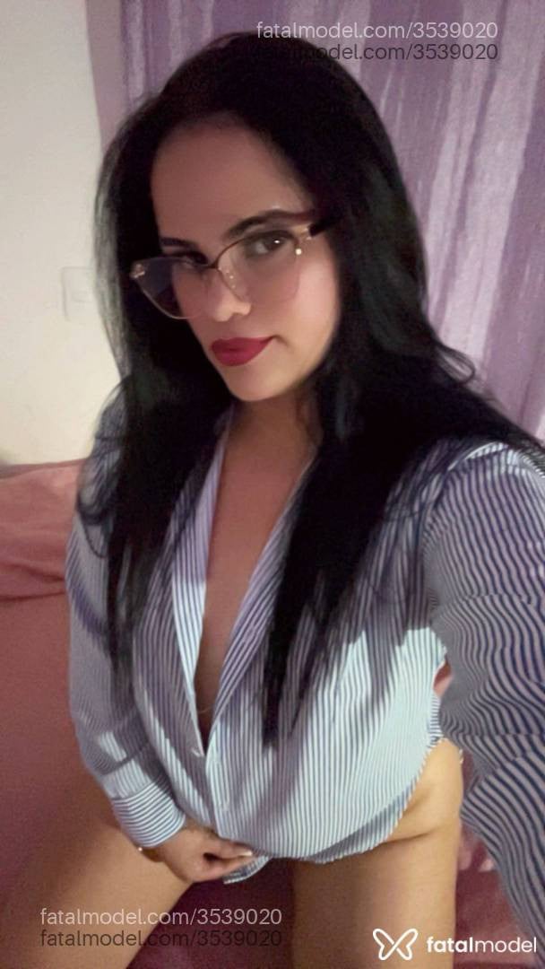 Acompanhante mulher morena (o) de olhos pretos - Patrícia