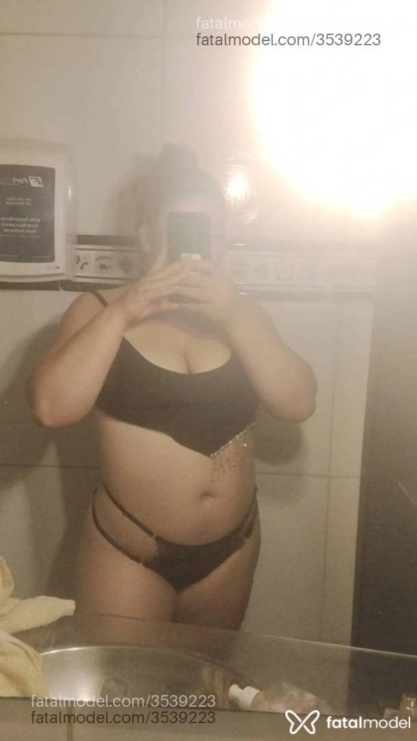 Acompanhante mulher com cabelo castanho de olhos castanhos - Beatriz