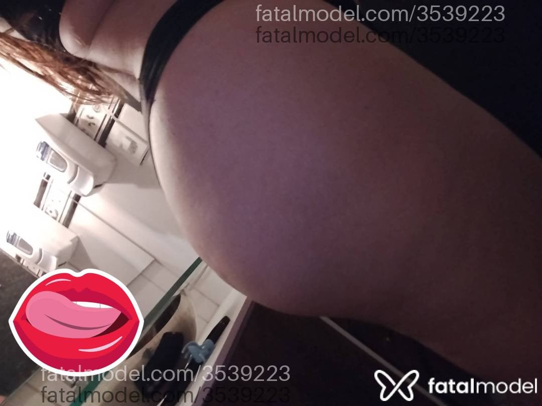 Acompanhante mulher com cabelo castanho de olhos castanhos - Beatriz