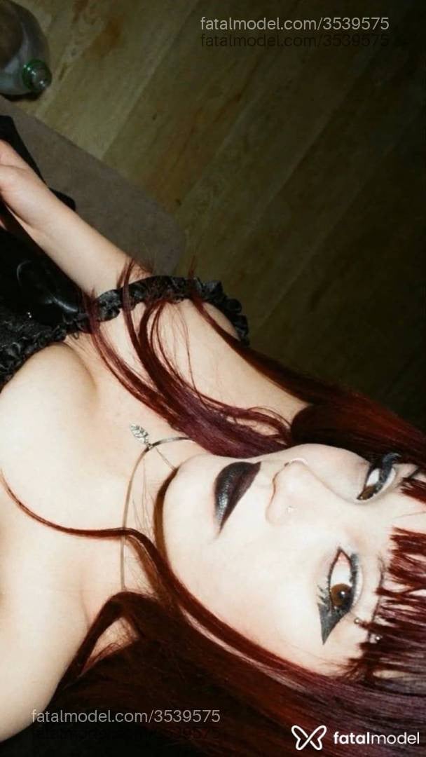 Acompanhante mulher com cabelo colorido de olhos castanhos - Stephany