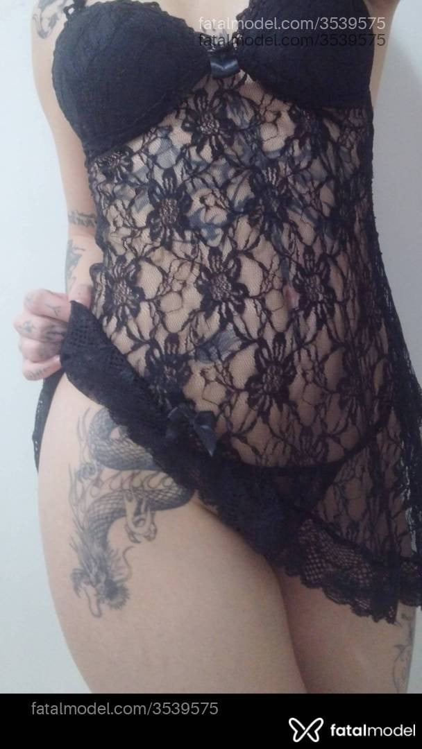 Acompanhante mulher com cabelo colorido de olhos castanhos - Stephany