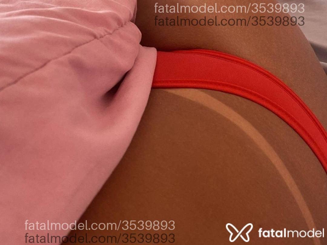 Acompanhante mulher morena (o) de olhos pretos - Kemilly Santos