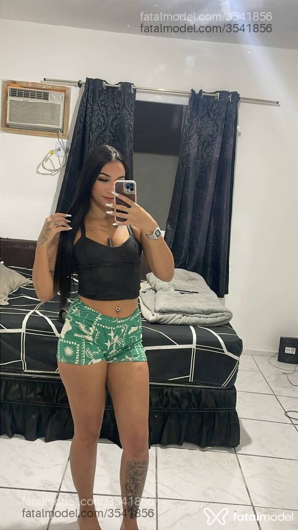 Acompanhante mulher morena (o) de olhos castanhos - Karol Viner