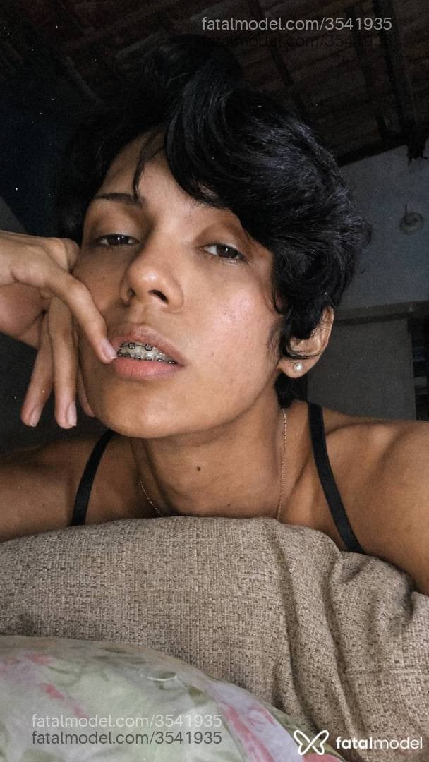 Acompanhante mulher trans morena (o) de olhos castanhos - Mili Velvet