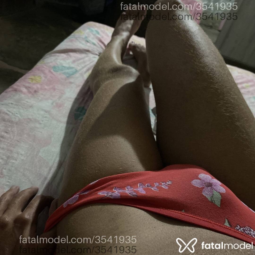 Acompanhante mulher trans morena (o) de olhos castanhos - Mili Velvet