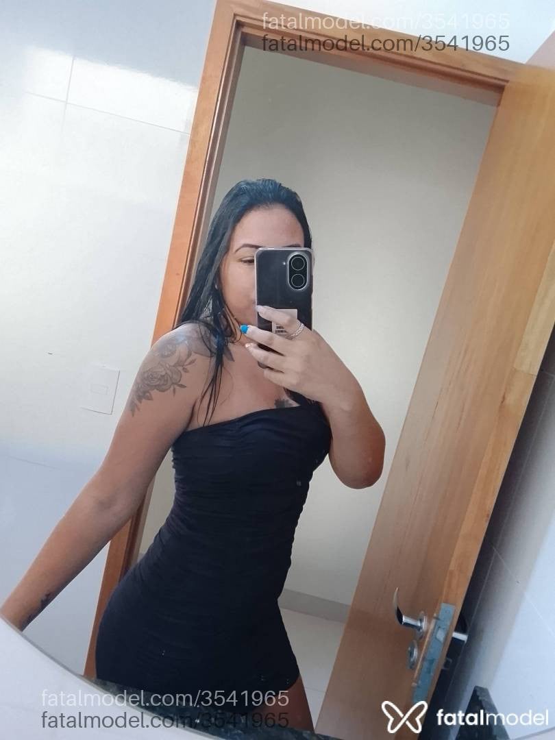 Acompanhante mulher com cabelo castanho de olhos castanhos - Bruna