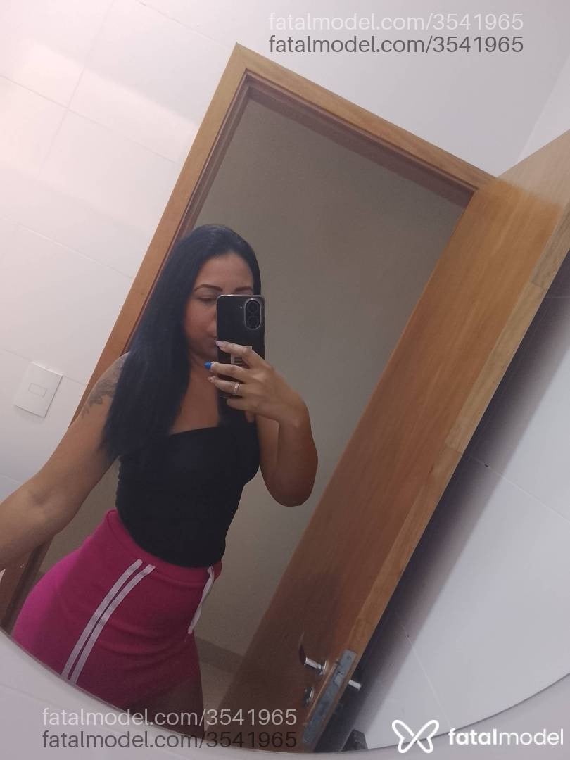 Acompanhante mulher com cabelo castanho de olhos castanhos - Bruna