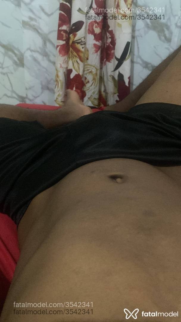 Acompanhante homem morena (o) de olhos castanhos - Diamantenegro