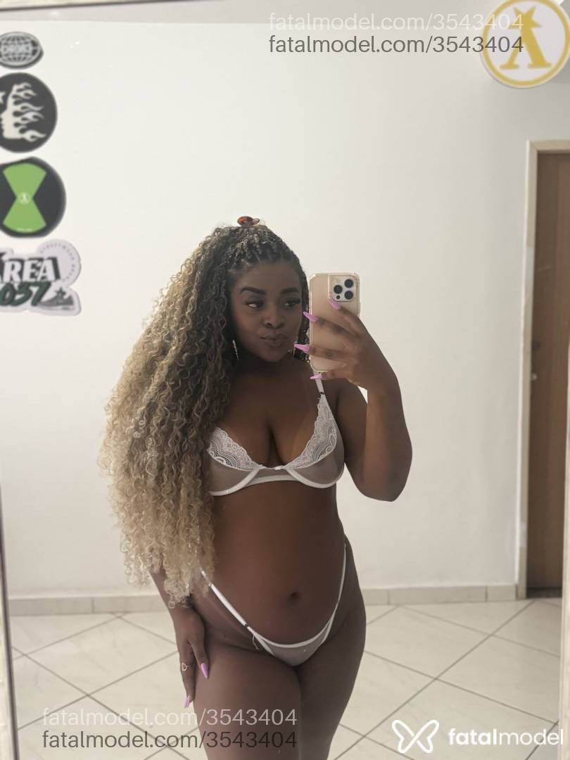 Acompanhante mulher morena (o) de olhos pretos - Jeniffer