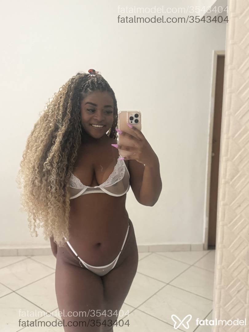Acompanhante mulher morena (o) de olhos pretos - Jeniffer