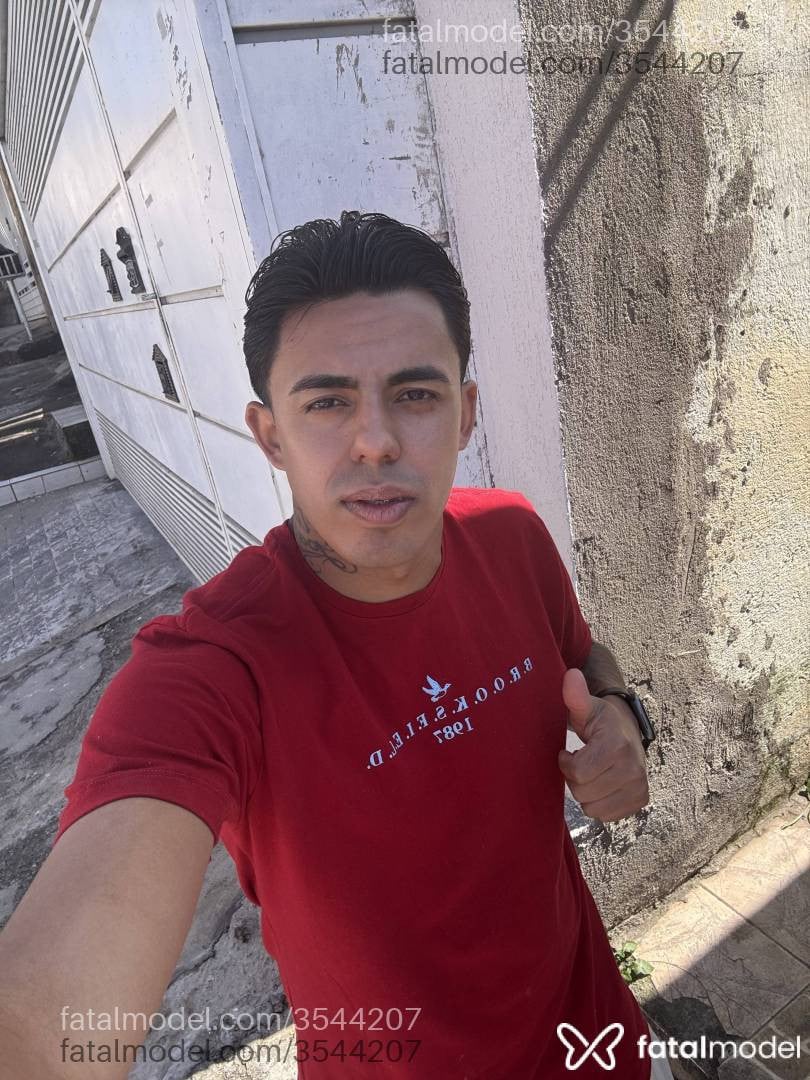 Acompanhante homem morena (o) de olhos castanhos - Lorenzo
