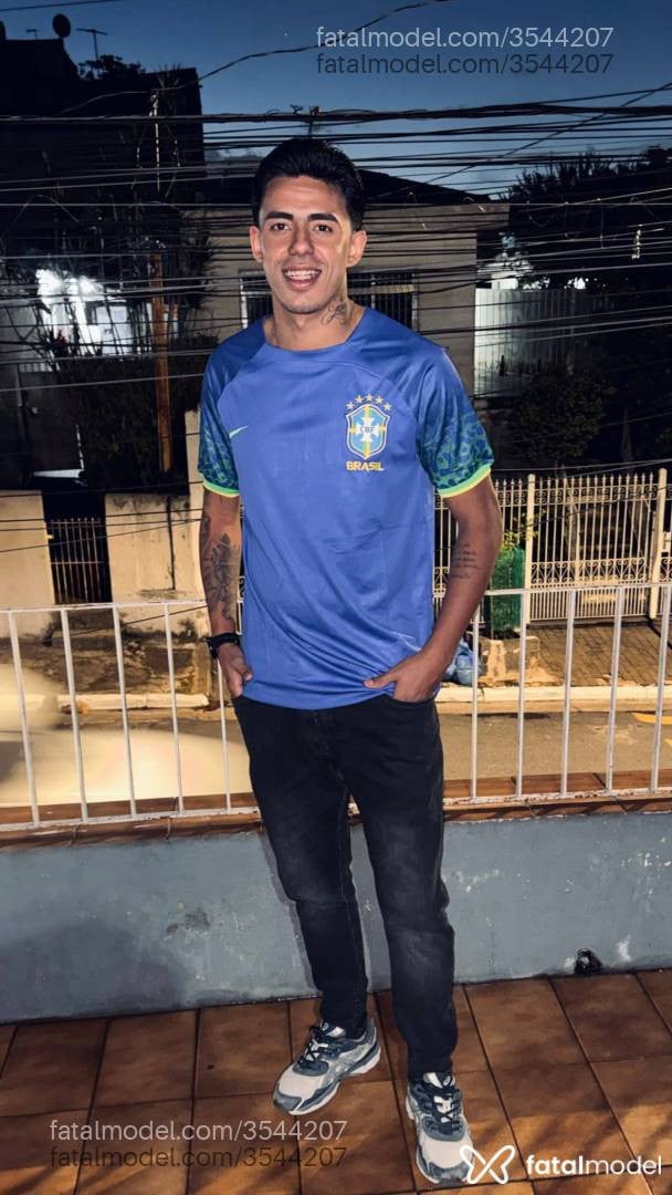 Acompanhante homem morena (o) de olhos castanhos - Lorenzo