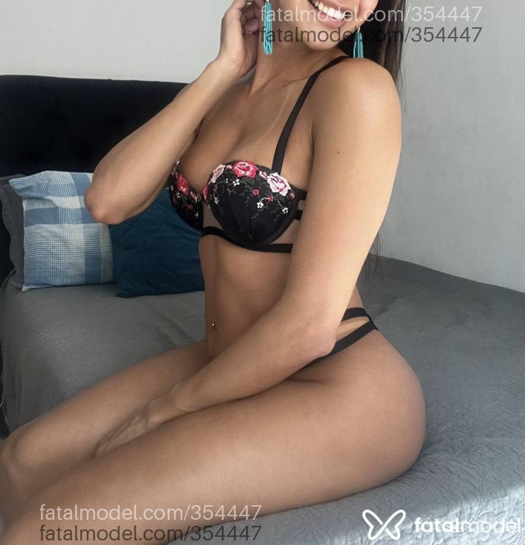 Acompanhante travesti morena (o) de olhos castanhos - Nick rosa
