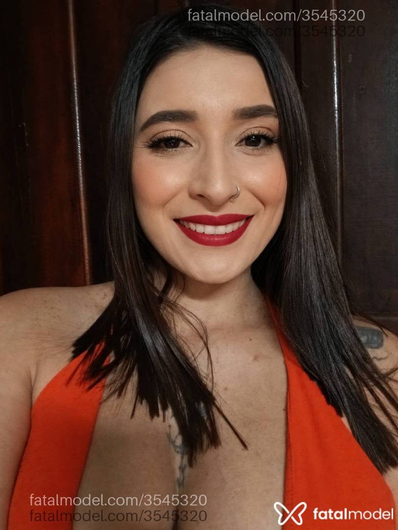 Acompanhante mulher com cabelo castanho de olhos castanhos - Juju Almeida