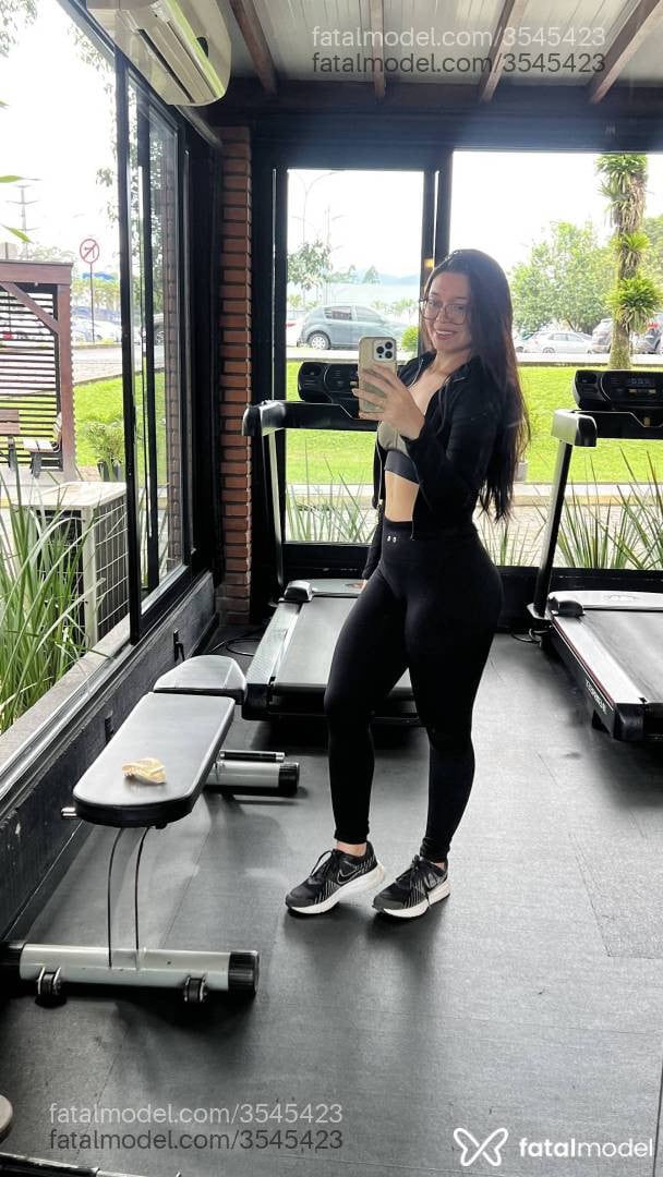Acompanhante mulher com cabelo castanho de olhos castanhos - Antonella