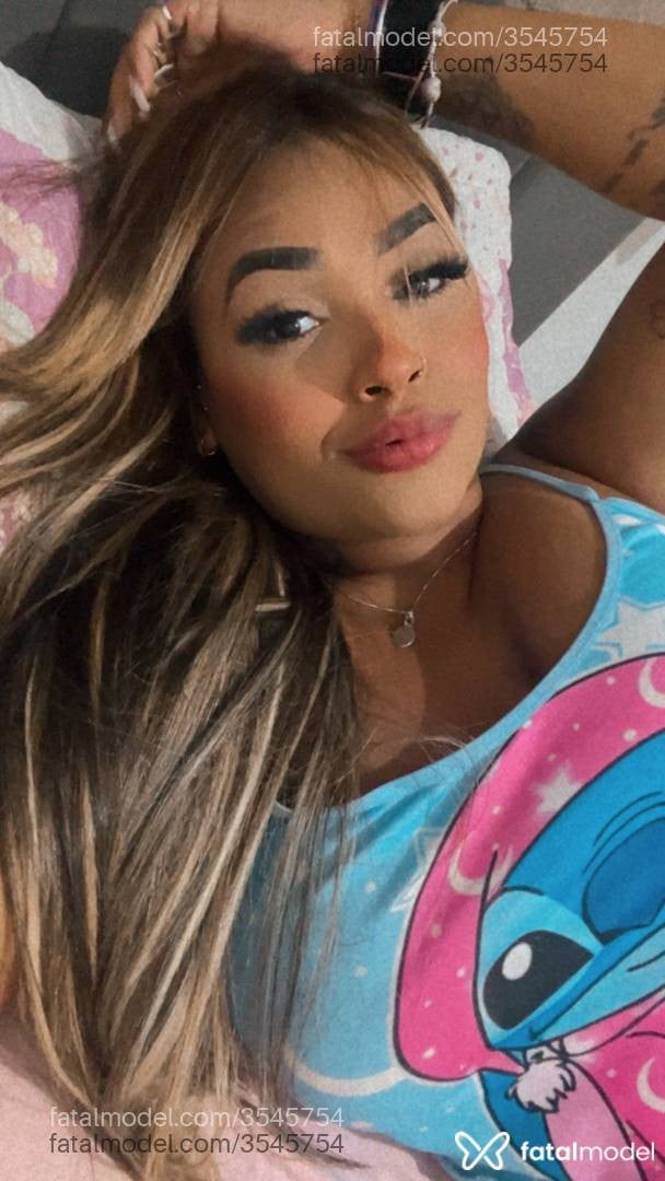 Acompanhante mulher loira (o) de olhos castanhos - Larissa Castro