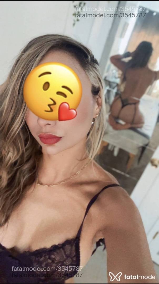 Acompanhante mulher loira (o) de olhos castanhos - Shay Cloe