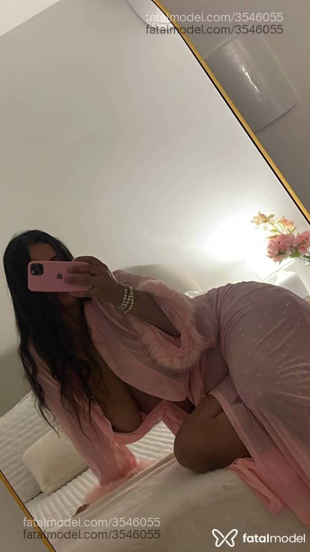 Acompanhante mulher morena (o) de olhos pretos - Yara Foster