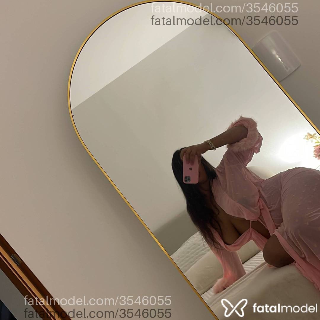 Acompanhante mulher morena (o) de olhos pretos - Yara Foster