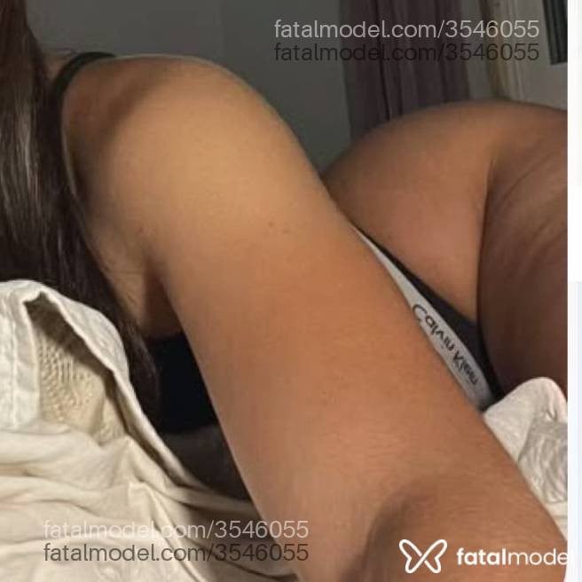 Acompanhante mulher morena (o) de olhos pretos - Yara Foster