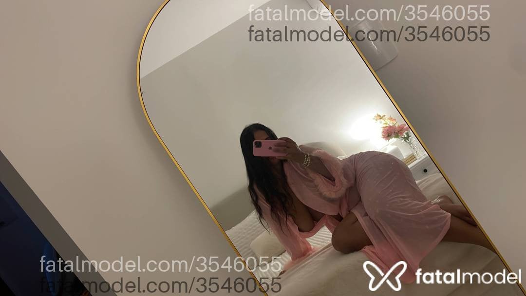Acompanhante mulher morena (o) de olhos pretos - Yara Foster