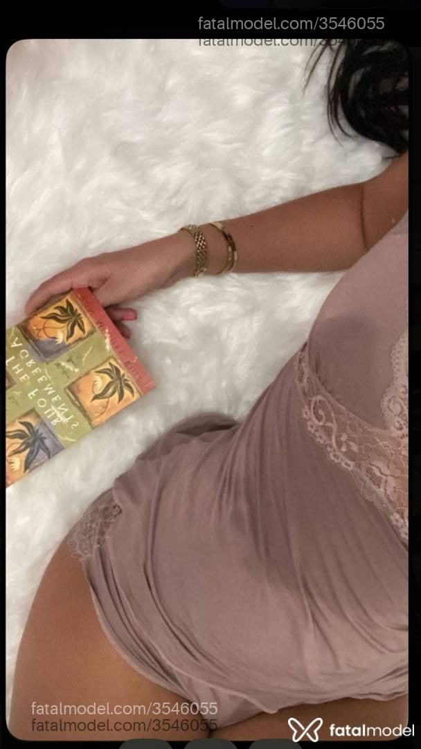 Acompanhante mulher morena (o) de olhos pretos - Yara Foster