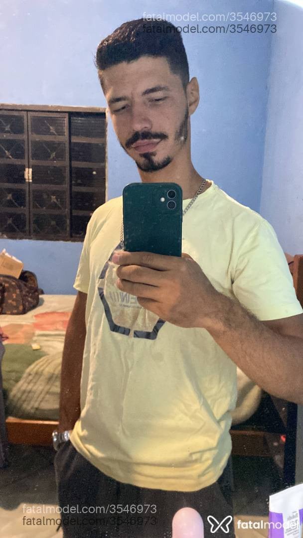 Acompanhante homem morena (o) de olhos castanhos - Fênix