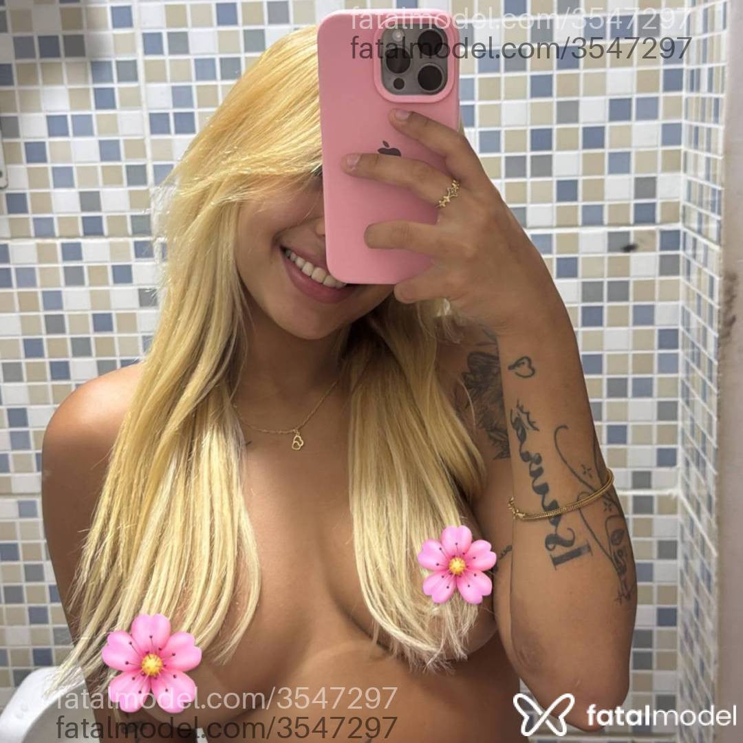 Acompanhante mulher loira (o) de olhos mel - Esther Moura