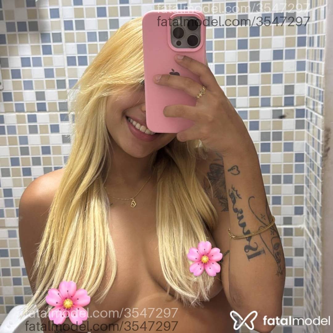 Acompanhante mulher loira (o) de olhos mel - Esther Moura