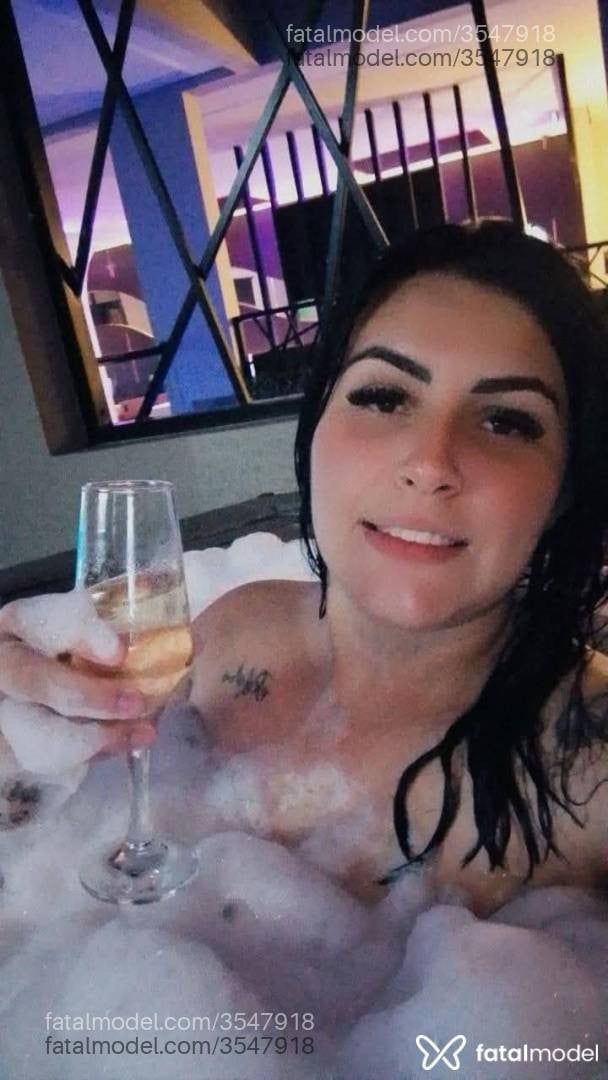 Acompanhante mulher morena (o) de olhos castanhos - Esteffany Santos