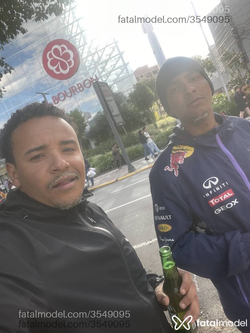 Acompanhante homem com cabelo castanho de olhos castanhos - Moreninho