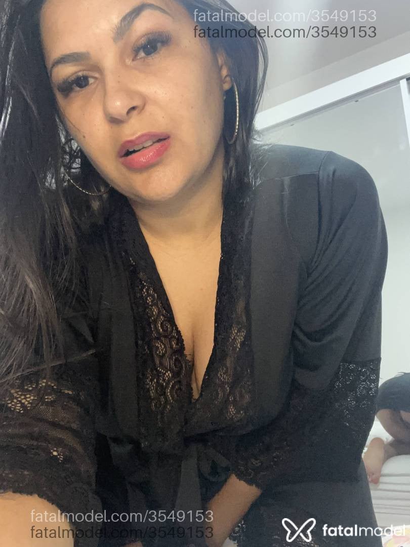 Acompanhante mulher morena (o) de olhos pretos - Mia Acompanhante mulher morena (o) de olhos pretos - Mia