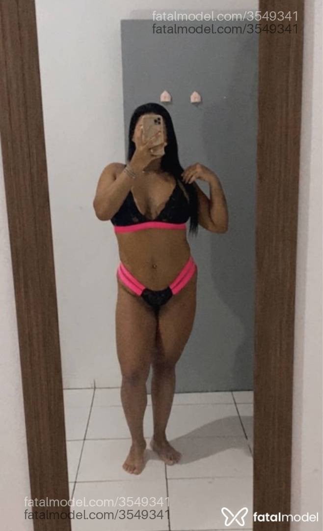 Acompanhante mulher morena (o) de olhos pretos - Bruna